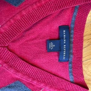 Banana Republic men’s red argyle sweater small